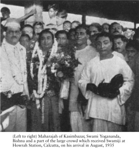 Yogananda with a crowd at Howrah Station in Calcutta